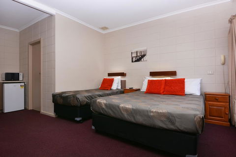 Motel Poinsettia - Hobart Tourism 4