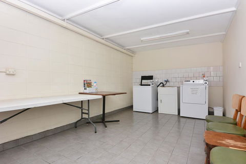 Motel Poinsettia - Hobart Tourism 8