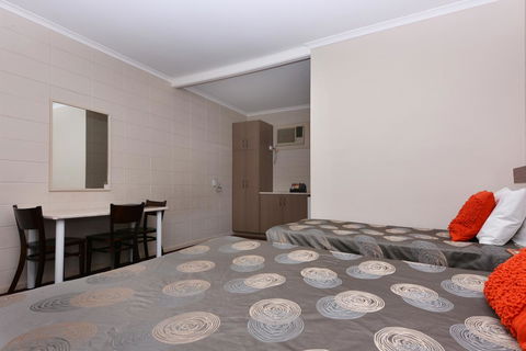 Motel Poinsettia - Hobart Tourism 18