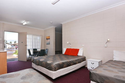 Motel Poinsettia - Hobart Tourism 21