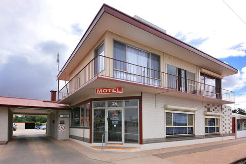Motel Poinsettia - Hobart Tourism 13
