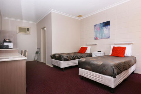 Motel Poinsettia - Hobart Tourism 5