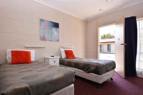 Motel Poinsettia - Hobart Tourism 30
