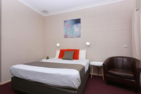 Motel Poinsettia - Hobart Tourism 0