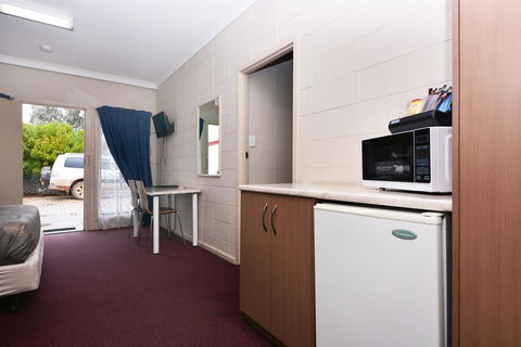 Motel Poinsettia - Hobart Tourism 15