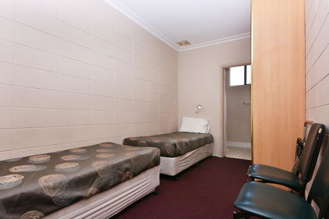 Motel Poinsettia - Hobart Tourism 22