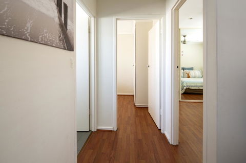 Aurora Holiday Apartment @West Beach - Hobart Tourism 5