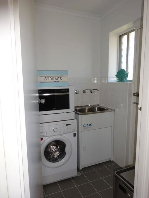 Aurora Holiday Apartment @West Beach - Hobart Tourism 24