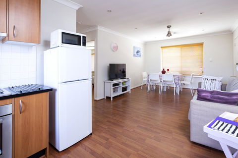 Aurora Holiday Apartment @West Beach - Hobart Tourism 1