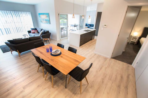Wellington Lake Retreat - Hobart Tourism 0