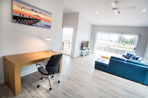Wellington Lake Retreat - Hobart Tourism 7