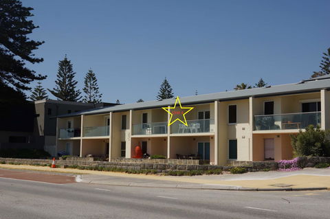 Cottesloe Beachfront Ocean View Apartment - Hobart Tourism 1