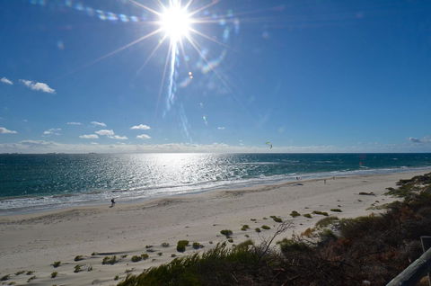 Cottesloe Beachfront Ocean View Apartment - Hobart Tourism 8