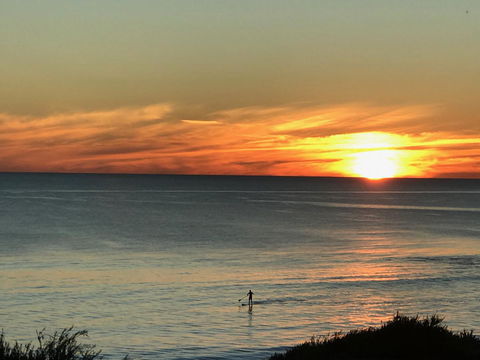 Cottesloe Beachfront Ocean View Apartment - Hobart Tourism 4