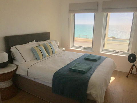 Cottesloe Beachfront Ocean View Apartment - Hobart Tourism 2