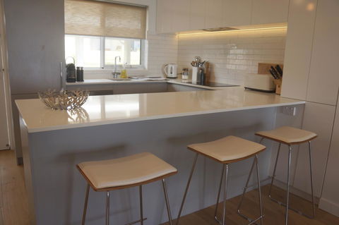 Cottesloe Beachfront Ocean View Apartment - Hobart Tourism 13