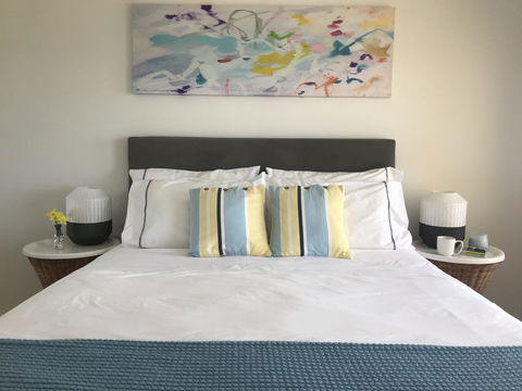 Cottesloe Beachfront Ocean View Apartment - Hobart Tourism 3