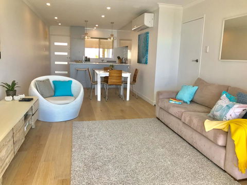 Cottesloe Beachfront Ocean View Apartment - Hobart Tourism 7