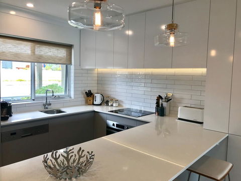 Cottesloe Beachfront Ocean View Apartment - Hobart Tourism 12