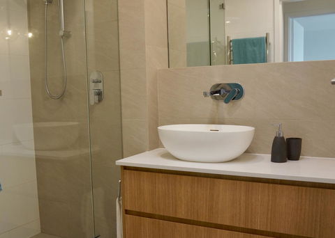 Cottesloe Beachfront Ocean View Apartment - Hobart Tourism 17
