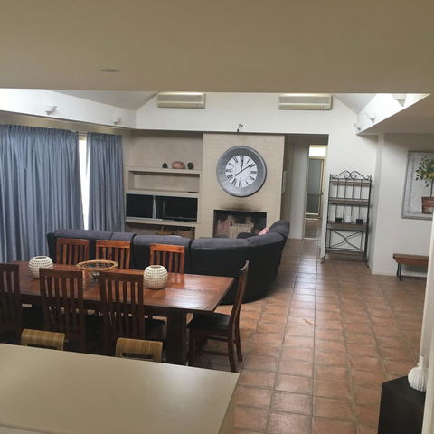Grapevines Boutique Accommodation - Hobart Tourism 4