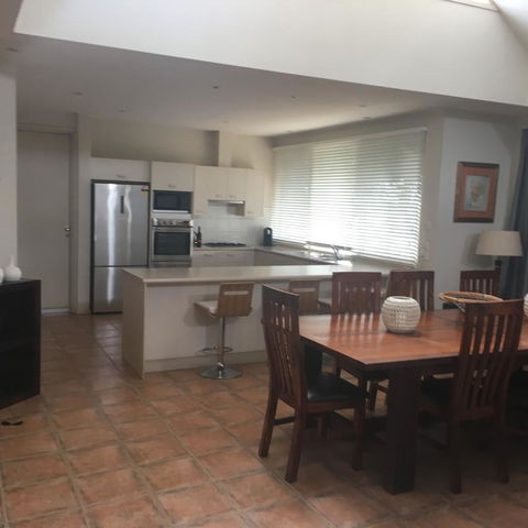 Grapevines Boutique Accommodation - Hobart Tourism 3