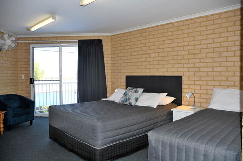 Kalbarri Seafront Villas - Tourism TAS 11