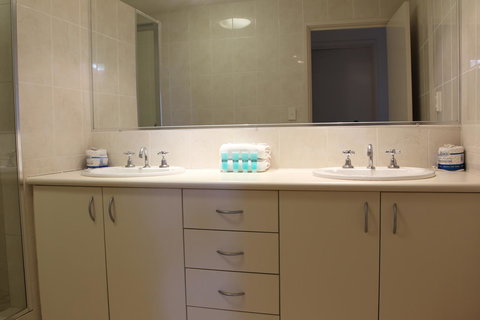 Great Eastern Motor Lodge - Tourism TAS 38