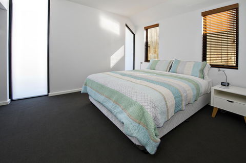Margaret River Bungalow-1-street - Pet Friendly - Hobart Tourism 7