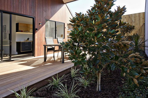 Margaret River Bungalow-1-street - Pet Friendly - Hobart Tourism 5