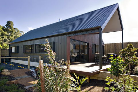 Margaret River Bungalow-1-street - Pet Friendly - Hobart Tourism 1