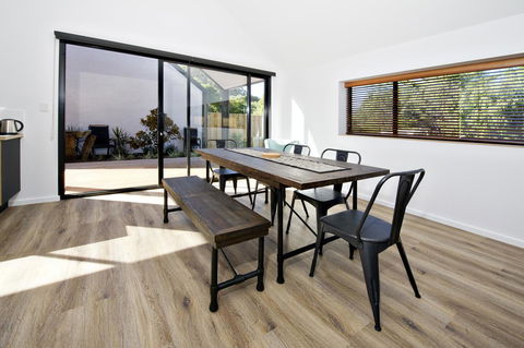 Margaret River Bungalow-1-street - Pet Friendly - Hobart Tourism 10