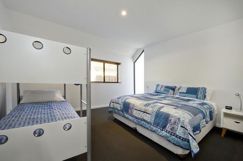 Margaret River Bungalow-1-street - Pet Friendly - Hobart Tourism 4