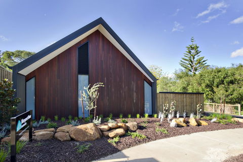 Margaret River Bungalow-1-street - Pet Friendly - Hobart Tourism 0
