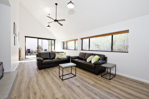 Margaret River Bungalow-1-street - Pet Friendly - Hobart Tourism 11
