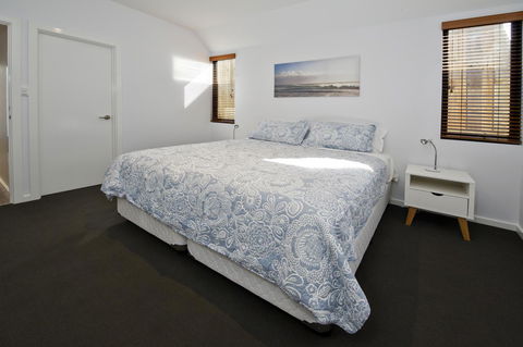 Margaret River Bungalow-1-street - Pet Friendly - Hobart Tourism 3