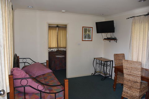 Mount Barker Valley Views Motel & Chalets, Western Australia - Hobart Tourism 36
