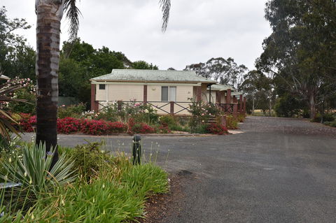 Mount Barker Valley Views Motel & Chalets, Western Australia - Hobart Tourism 32