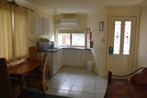 Mount Barker Valley Views Motel & Chalets, Western Australia - Hobart Tourism 35