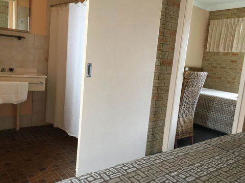 Mount Barker Valley Views Motel & Chalets, Western Australia - Hobart Tourism 6