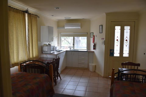 Mount Barker Valley Views Motel & Chalets, Western Australia - Hobart Tourism 38