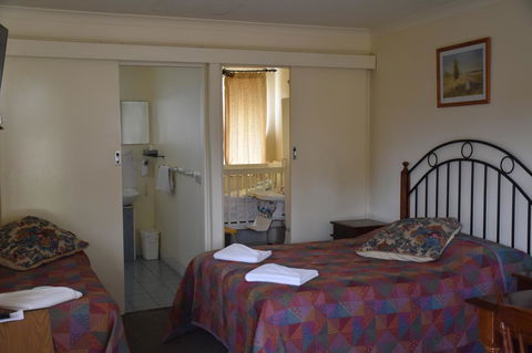Mount Barker Valley Views Motel & Chalets, Western Australia - Hobart Tourism 41