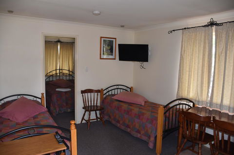 Mount Barker Valley Views Motel & Chalets, Western Australia - Hobart Tourism 39