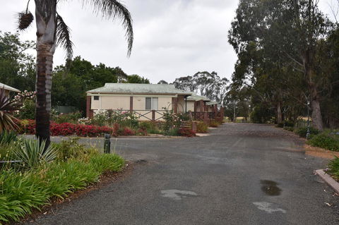 Mount Barker Valley Views Motel & Chalets, Western Australia - Hobart Tourism 33