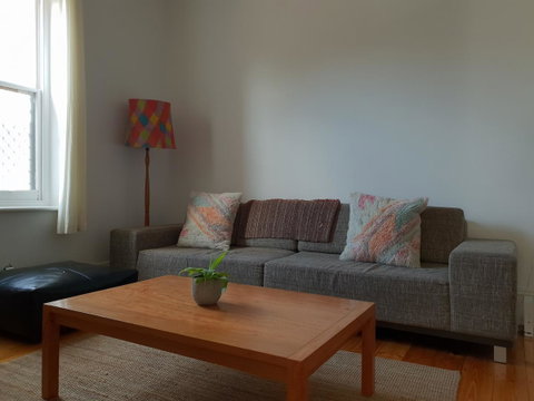Captain\'s Heritage Cottage - Central Fremantle 2 Bedroom Historic Cottage - Tourism TAS 9