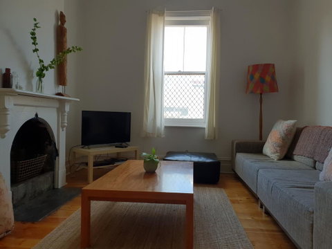 Captain\'s Heritage Cottage - Central Fremantle 2 Bedroom Historic Cottage - Tourism TAS 2