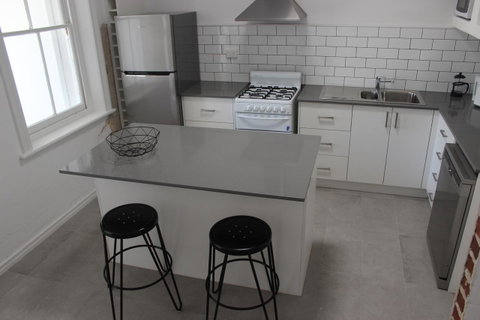 Captain\'s Heritage Cottage - Central Fremantle 2 Bedroom Historic Cottage - Tourism TAS 13