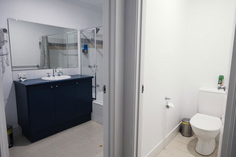 FortyTwo - Oceanside Retreat Busselton - Hobart Tourism 11