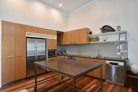 East On Byron - Tourism TAS 12