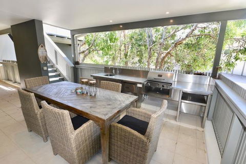 East On Byron - Tourism TAS 11